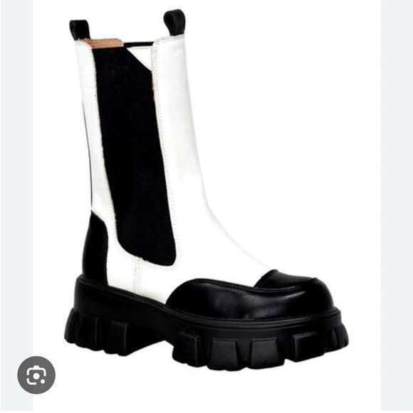 BNWT Lug Sole Chelsea Boots - Picture 2 of 3